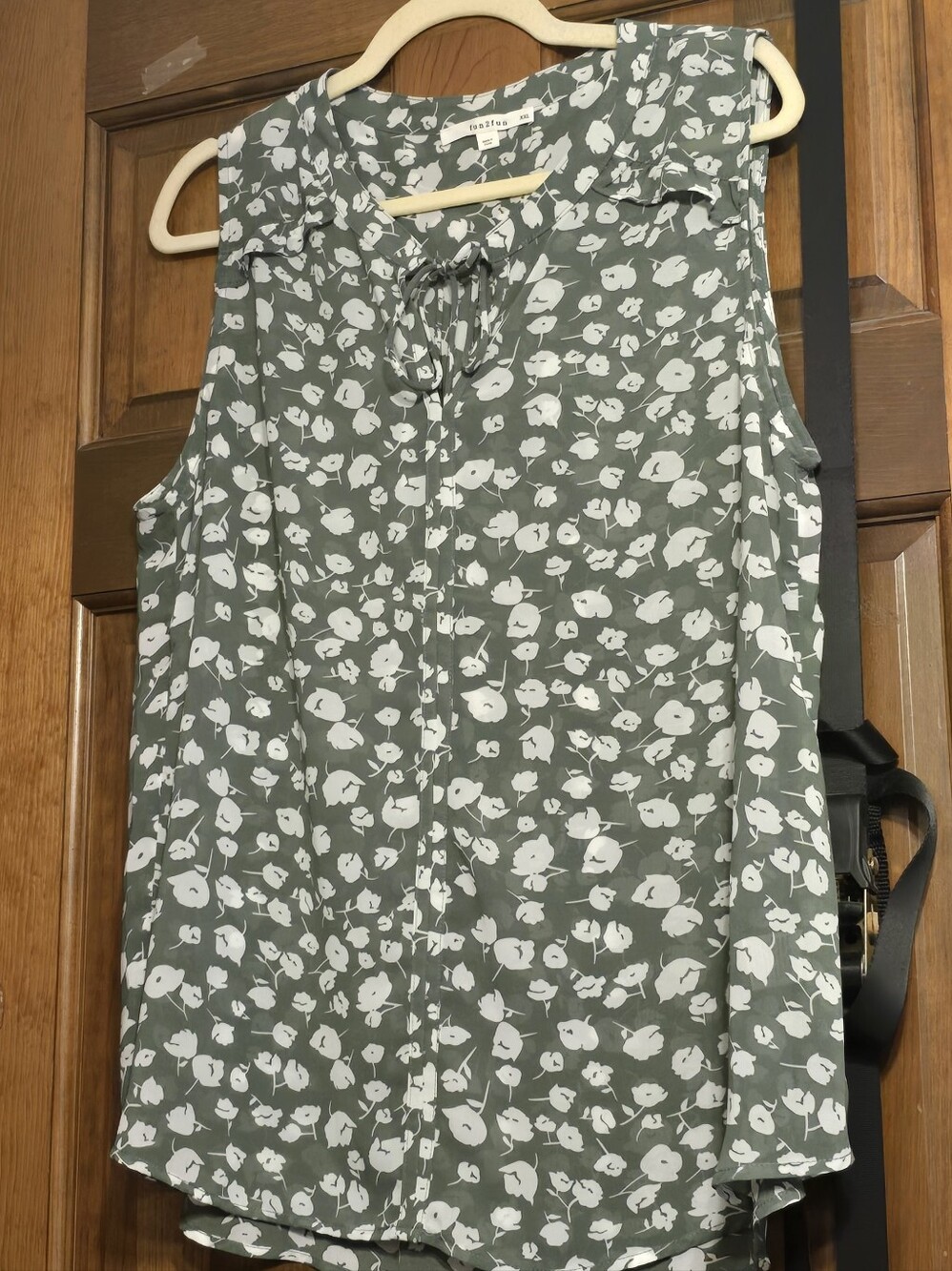 Halogen Olive Green & White Floral Tie-Neck Sleeveless Top